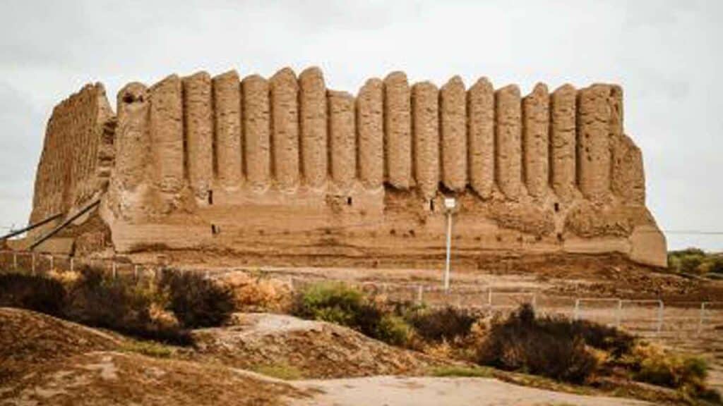 Ancient ziggurat ruins in Mesopotamia, showcasing historical architecture and archaeological signifi.