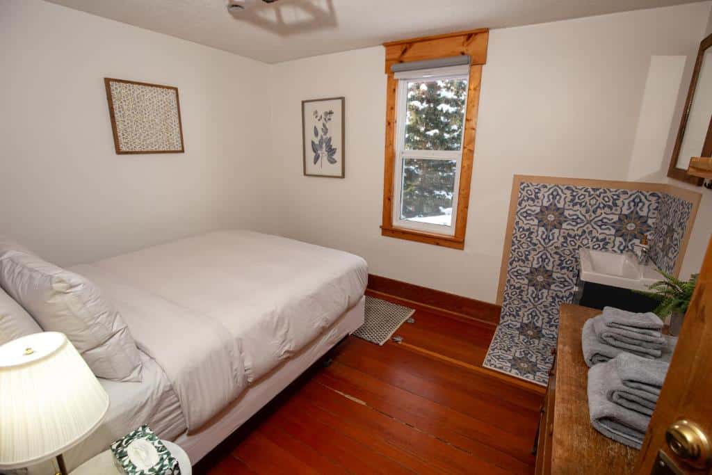 canada banff house 3