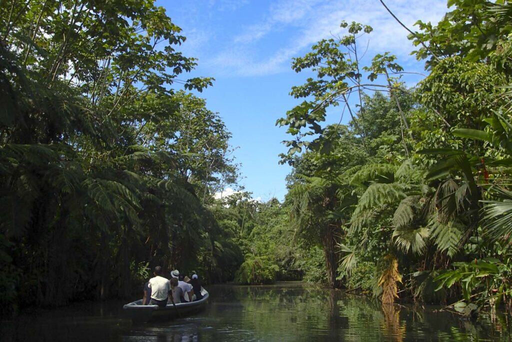 Ecuador Group tour Boatontheriver