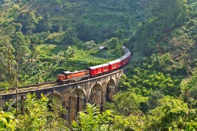 SriLanka EllaTrain Group Tour