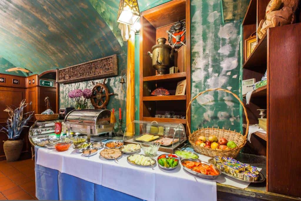 Krakow Breakfast Hotel Group Tour