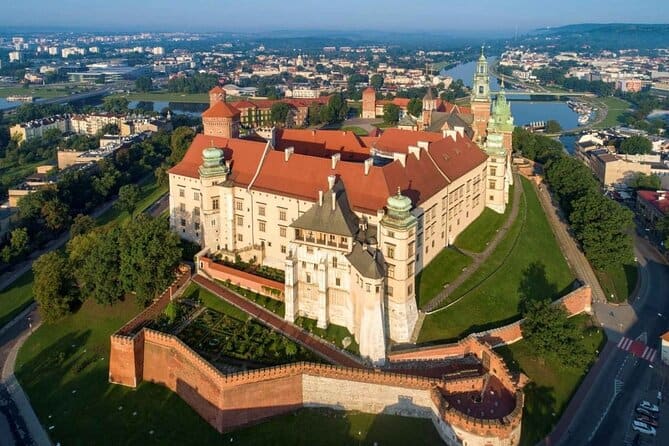 Krakow Wawalcastle group travel solo travel