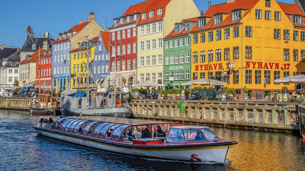 Copenhagen canalboat solotravellers