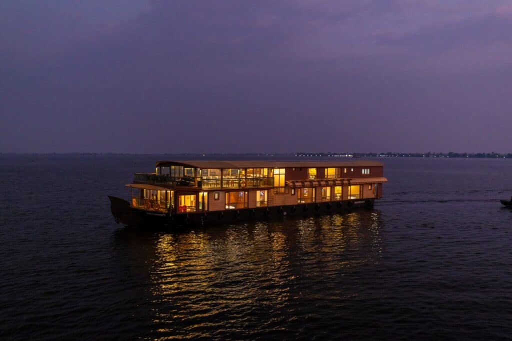 Trip Search 13 Kerela luxuryhouseboat group travel
