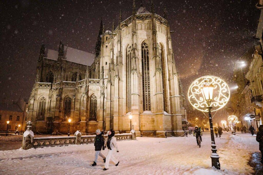 Kosice gothiccathedral grouptravellers
