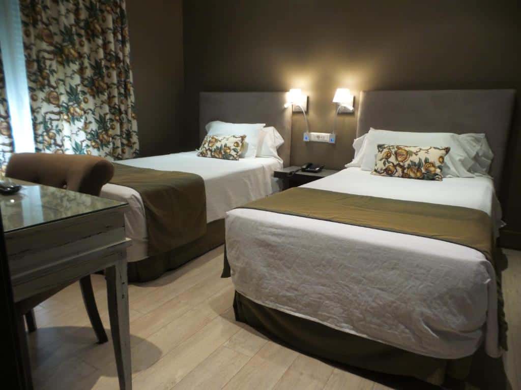 Madrid Hotel Twinroom solotravellers