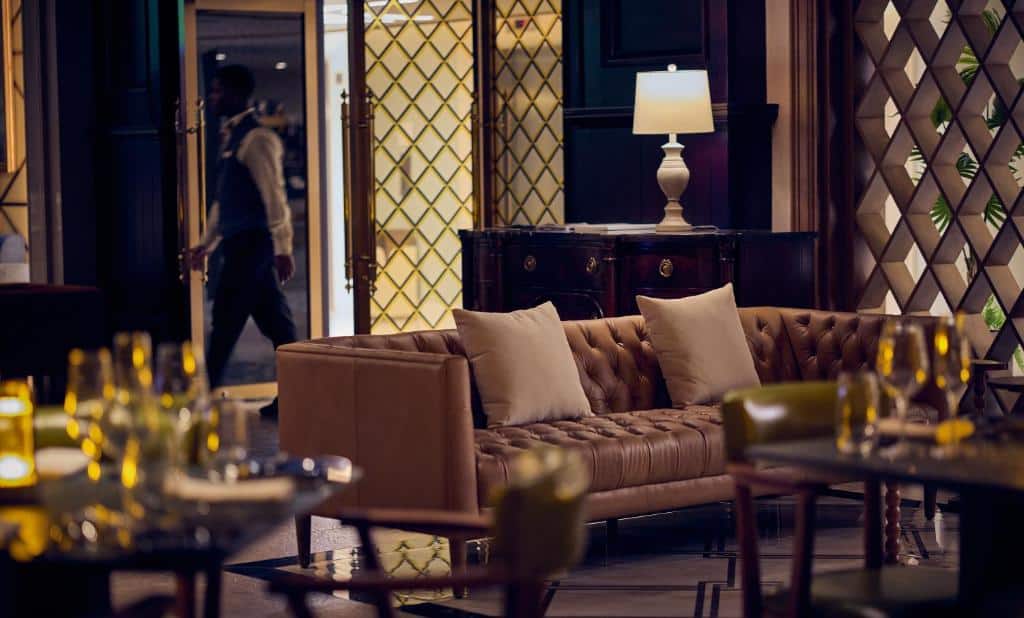 Trip Search 131 Bahamas hotellobby solotravellers